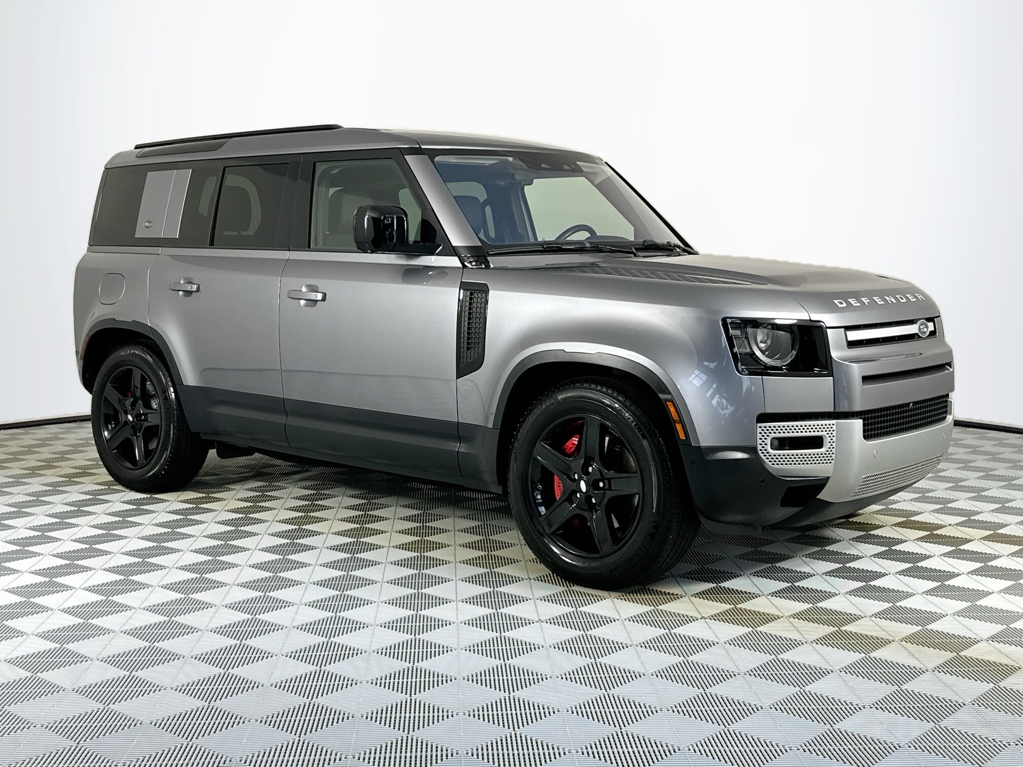 2021 Land Rover Defender 110 SE photo 3