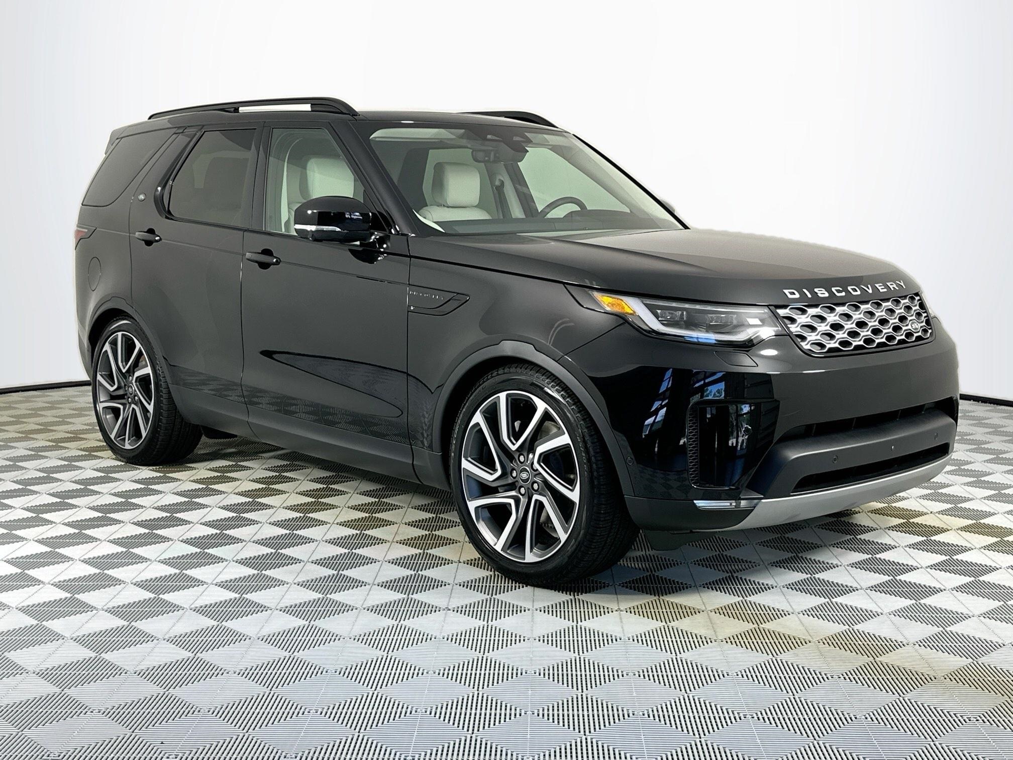 2025 Land Rover Discovery S photo 3