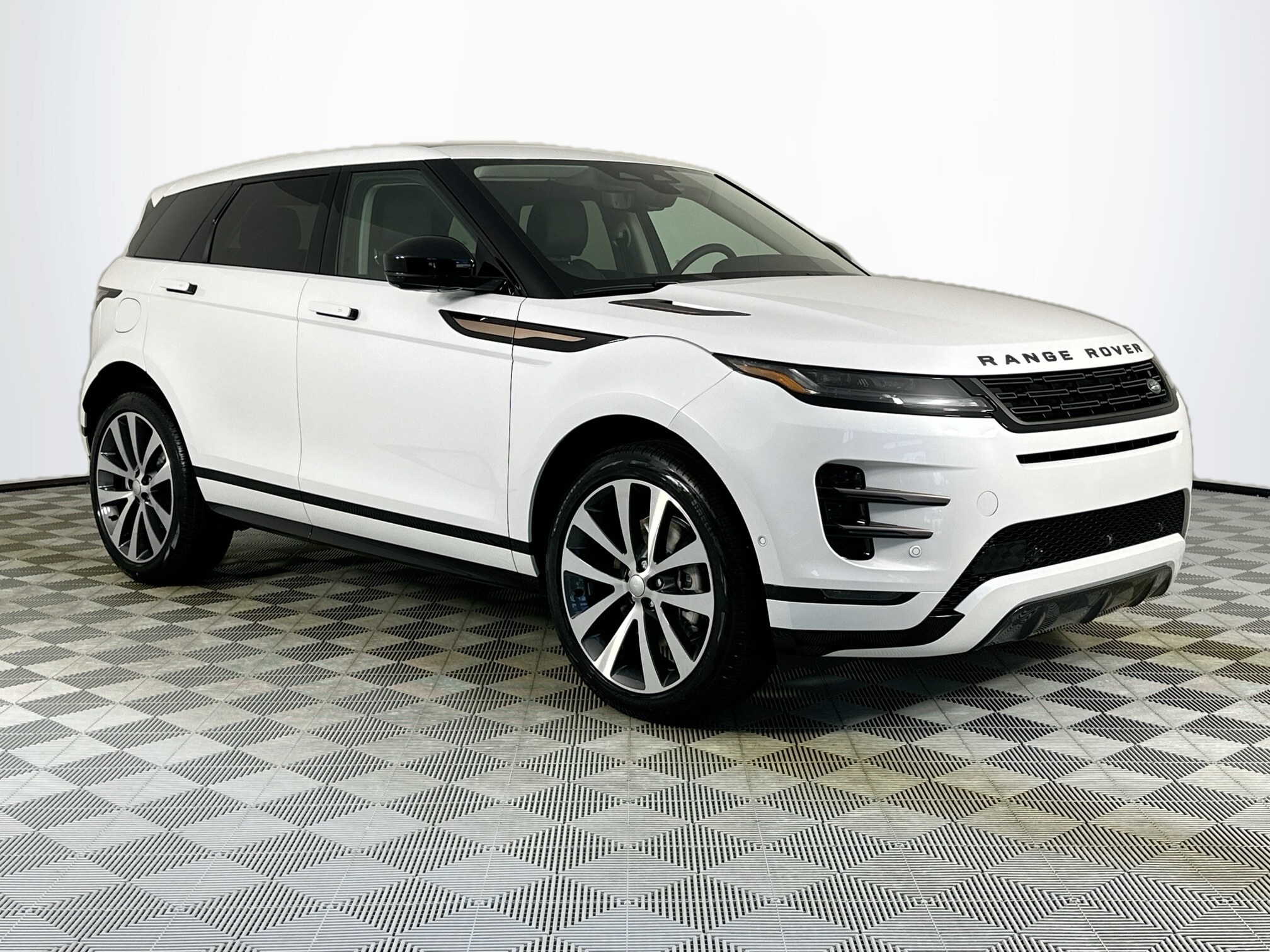 2024 Land Rover Range Rover Evoque photo 3