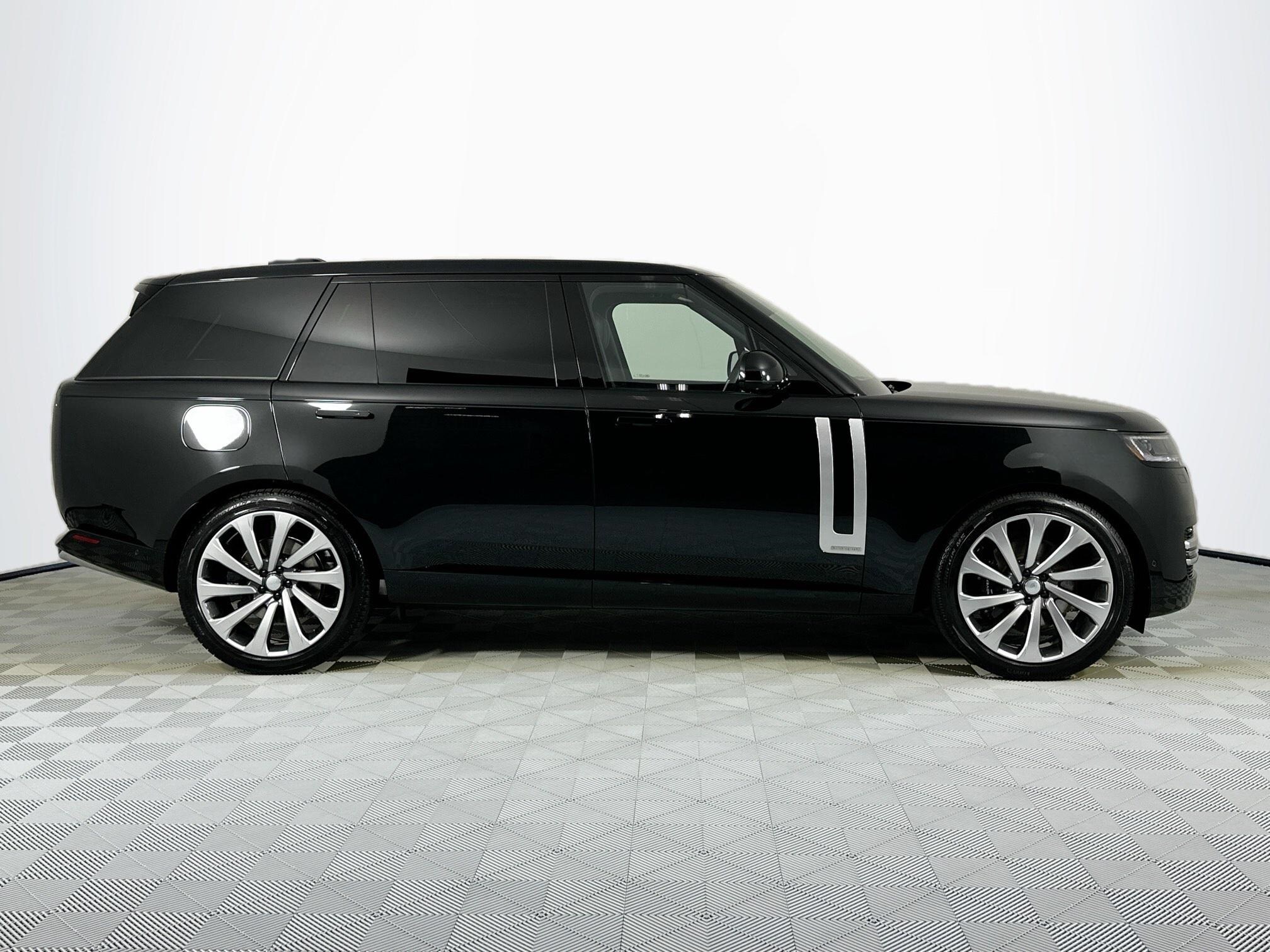2025 Land Rover Range Rover Autobiography photo 4