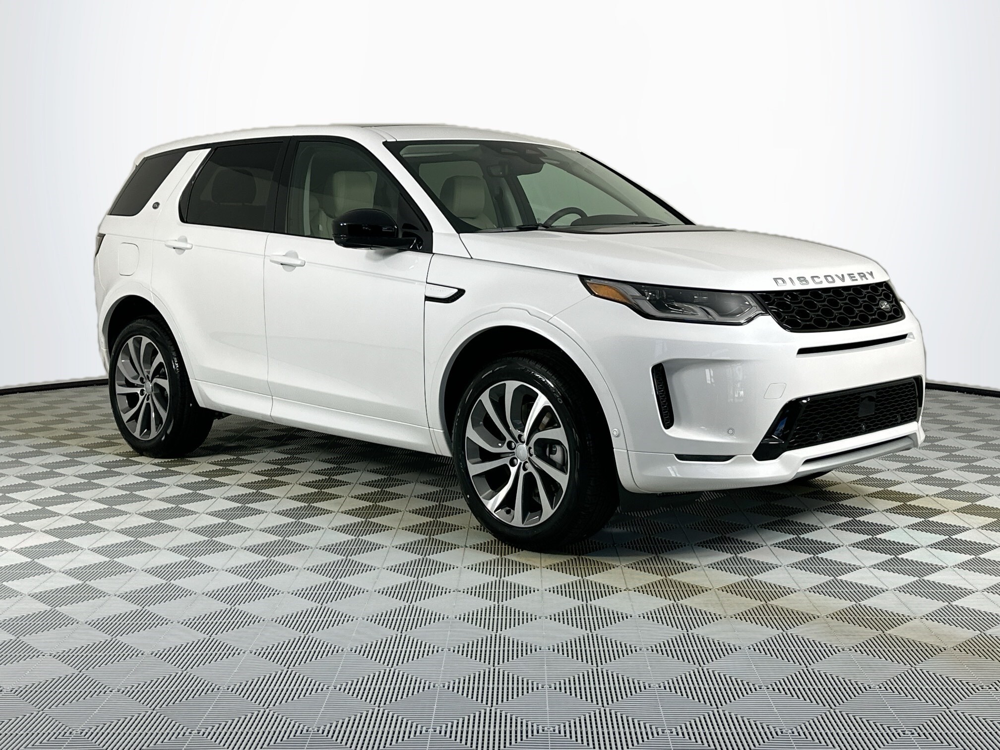 2025 Land Rover Discovery Sport S photo 3