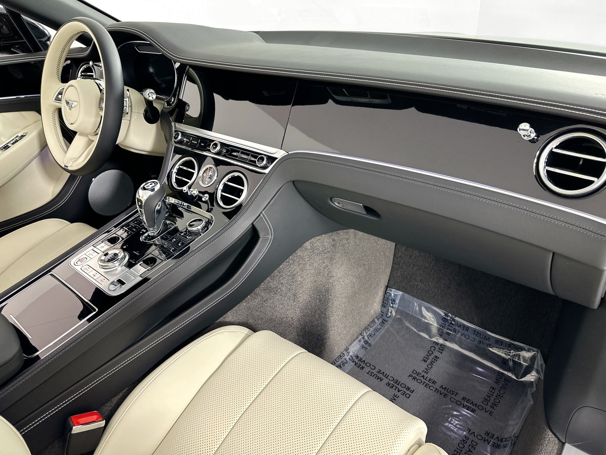 2024 Bentley Continental GTC V8 photo 2