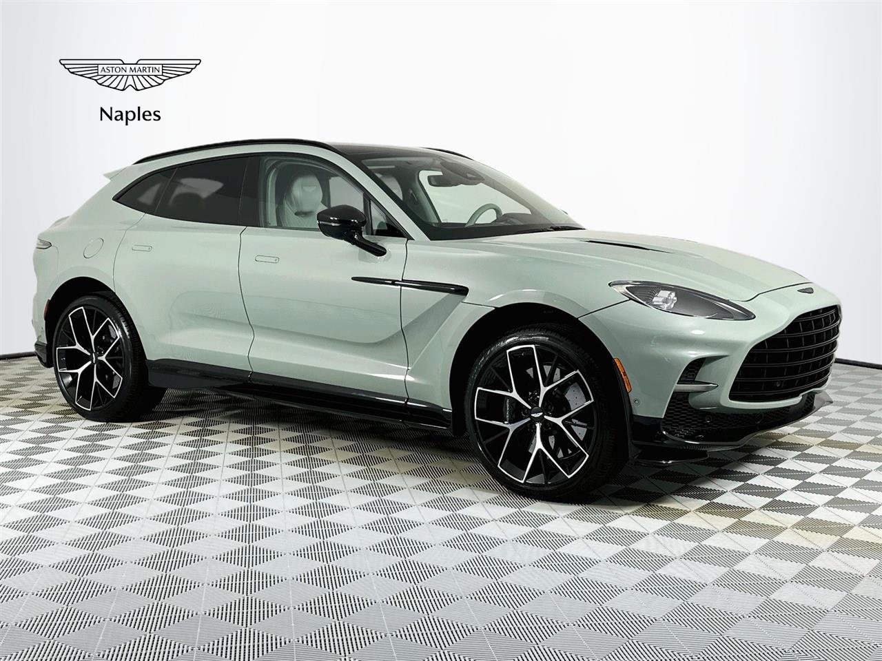 2025 Aston Martin DBX707