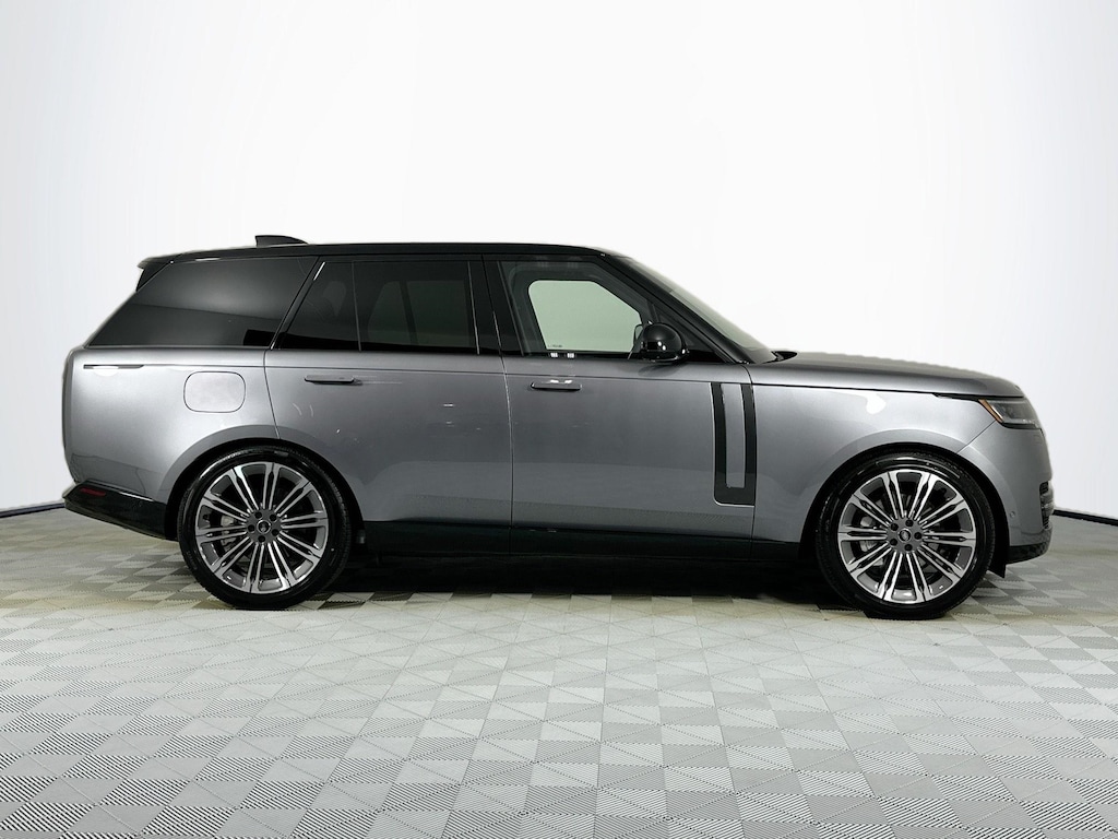 New 2025 Land Rover Range Rover SE SUV
