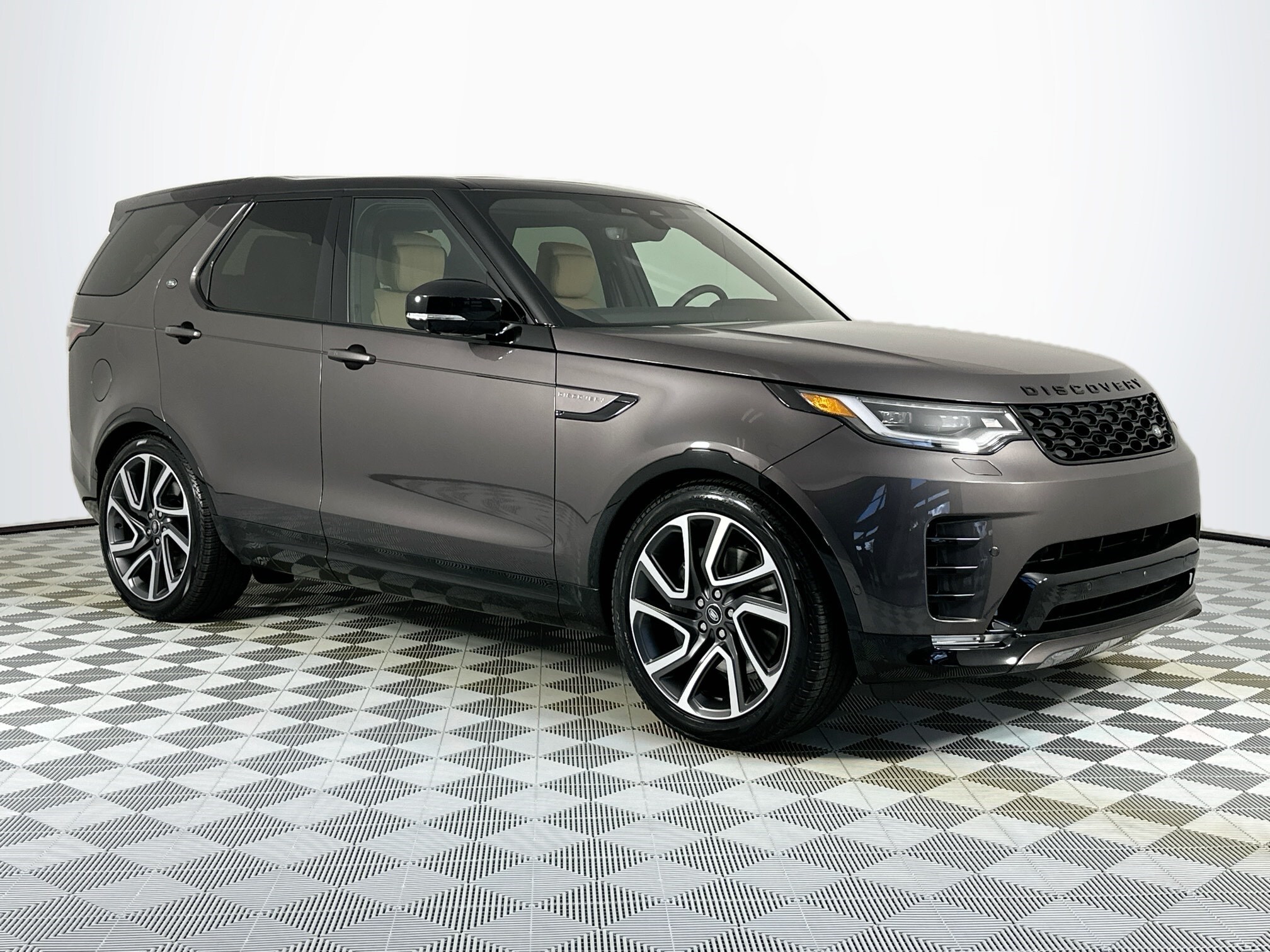2025 Land Rover Discovery SE photo 3