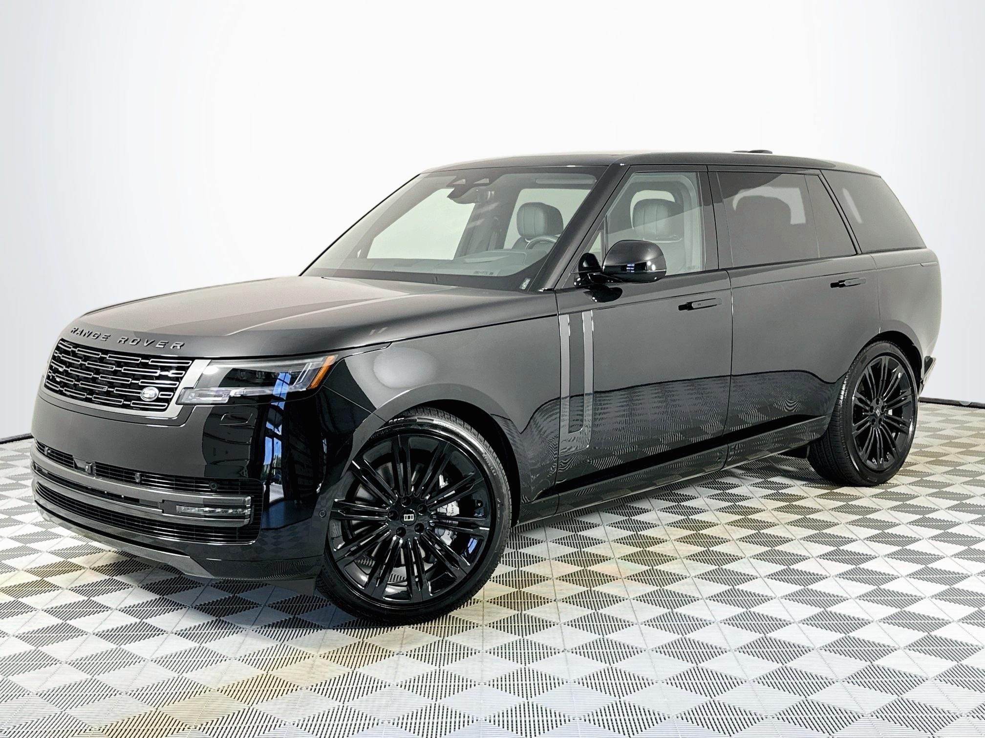 2027 Land Rover Range Rover SE LWB7 P530