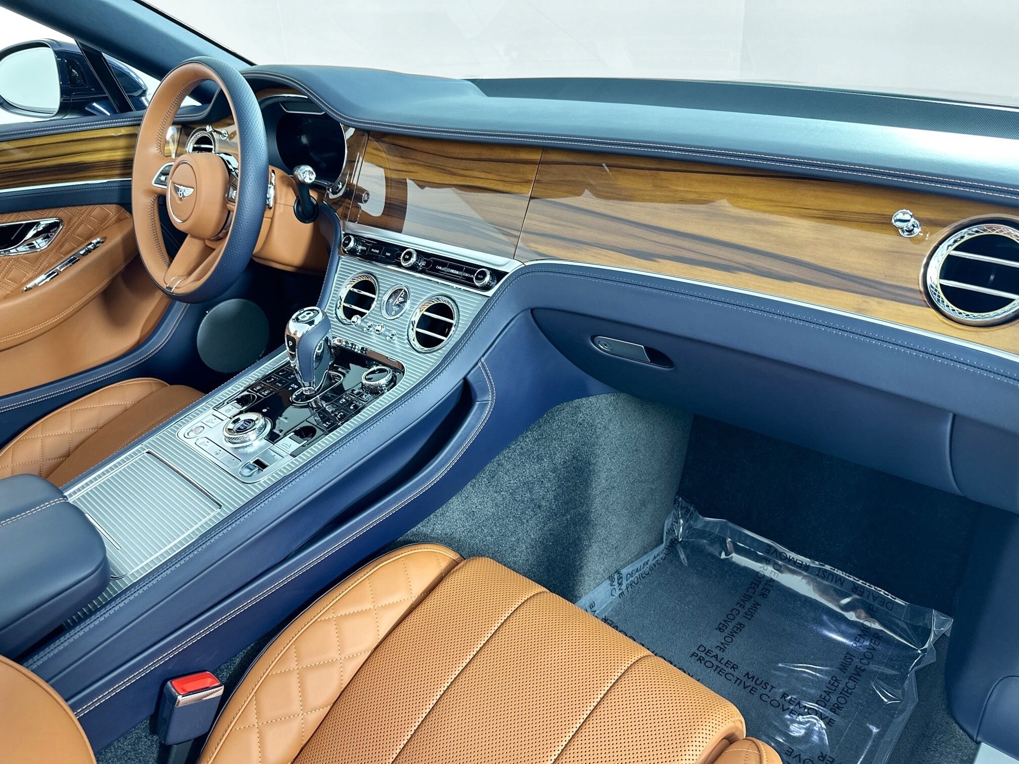 2022 Bentley Continental GTC V8 photo 2