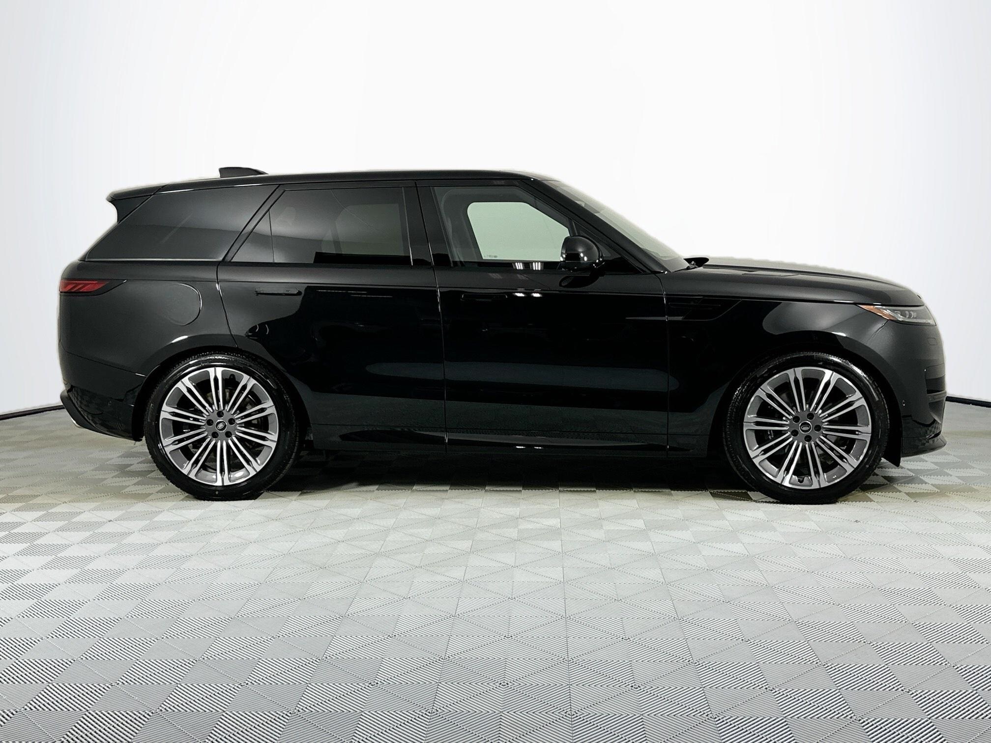 2025 Land Rover Range Rover Sport SE photo 4