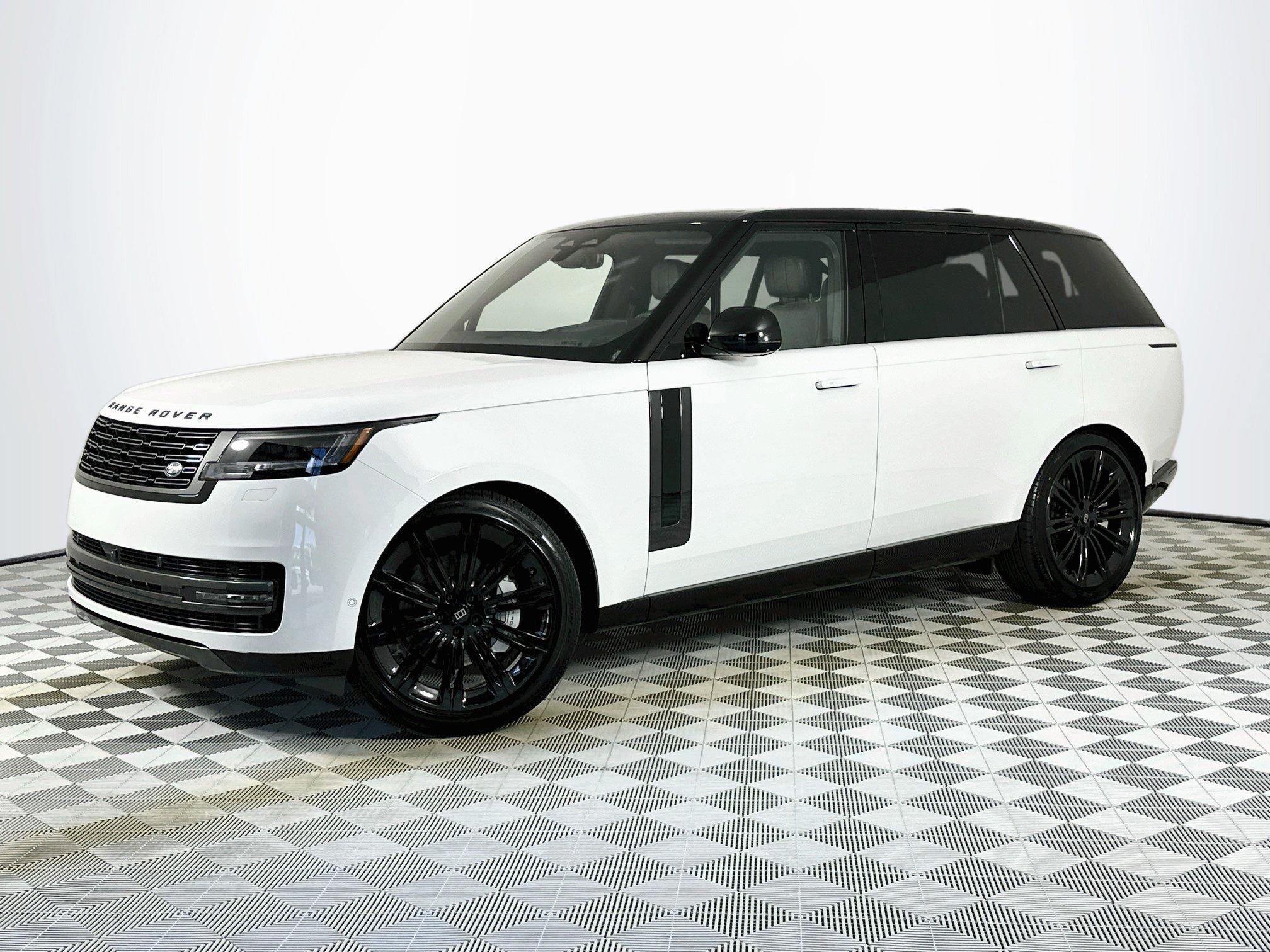2027 Land Rover Range Rover SE LWB7 P530