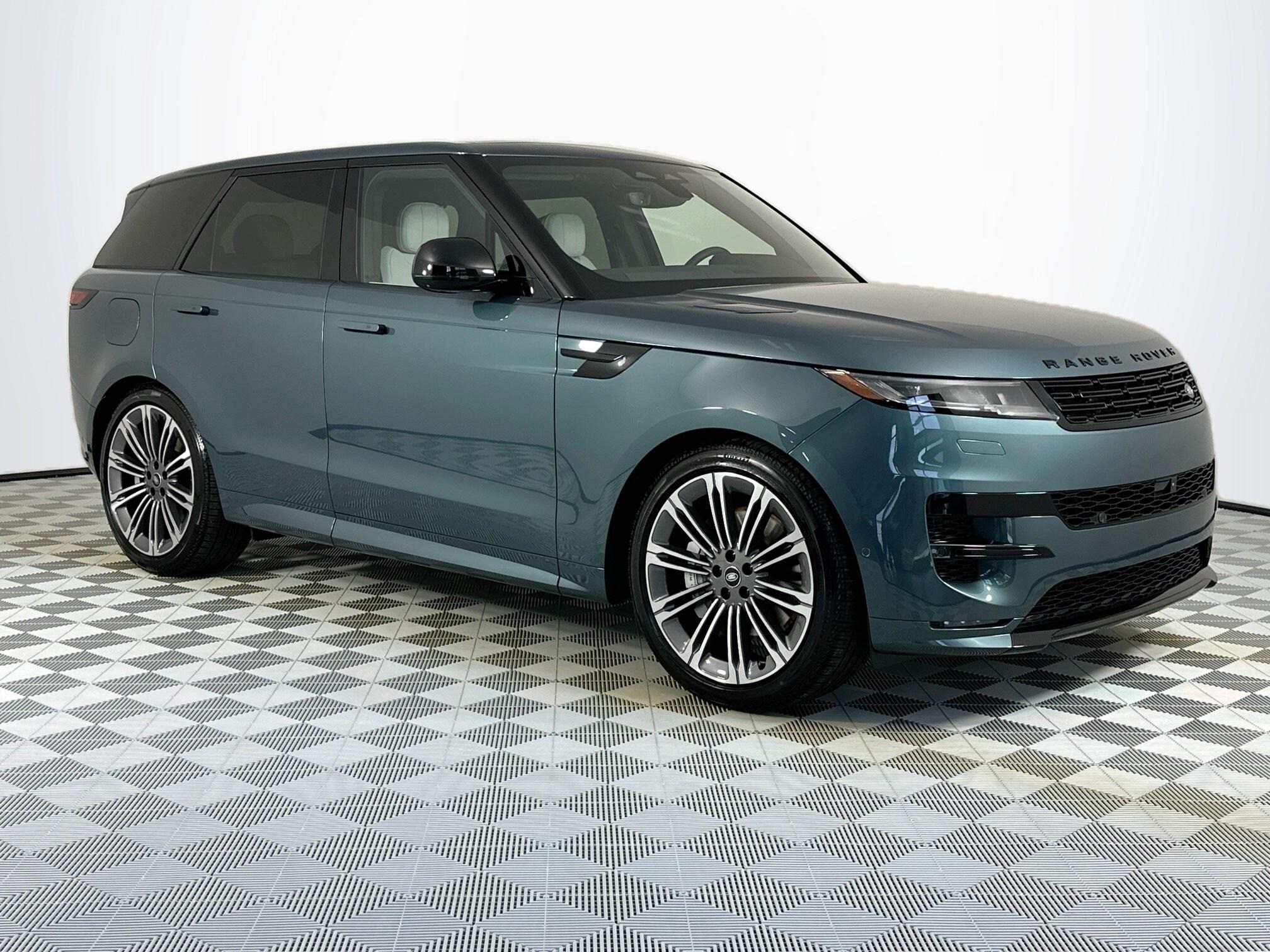 2025 Land Rover Range Rover Sport SE photo 3