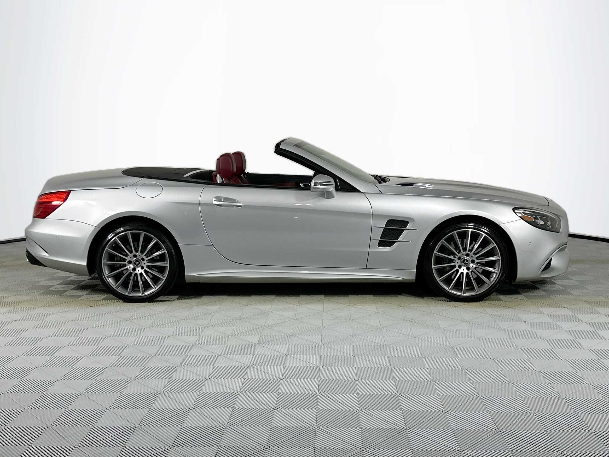 2020 Mercedes Benz SL 550 photo 4