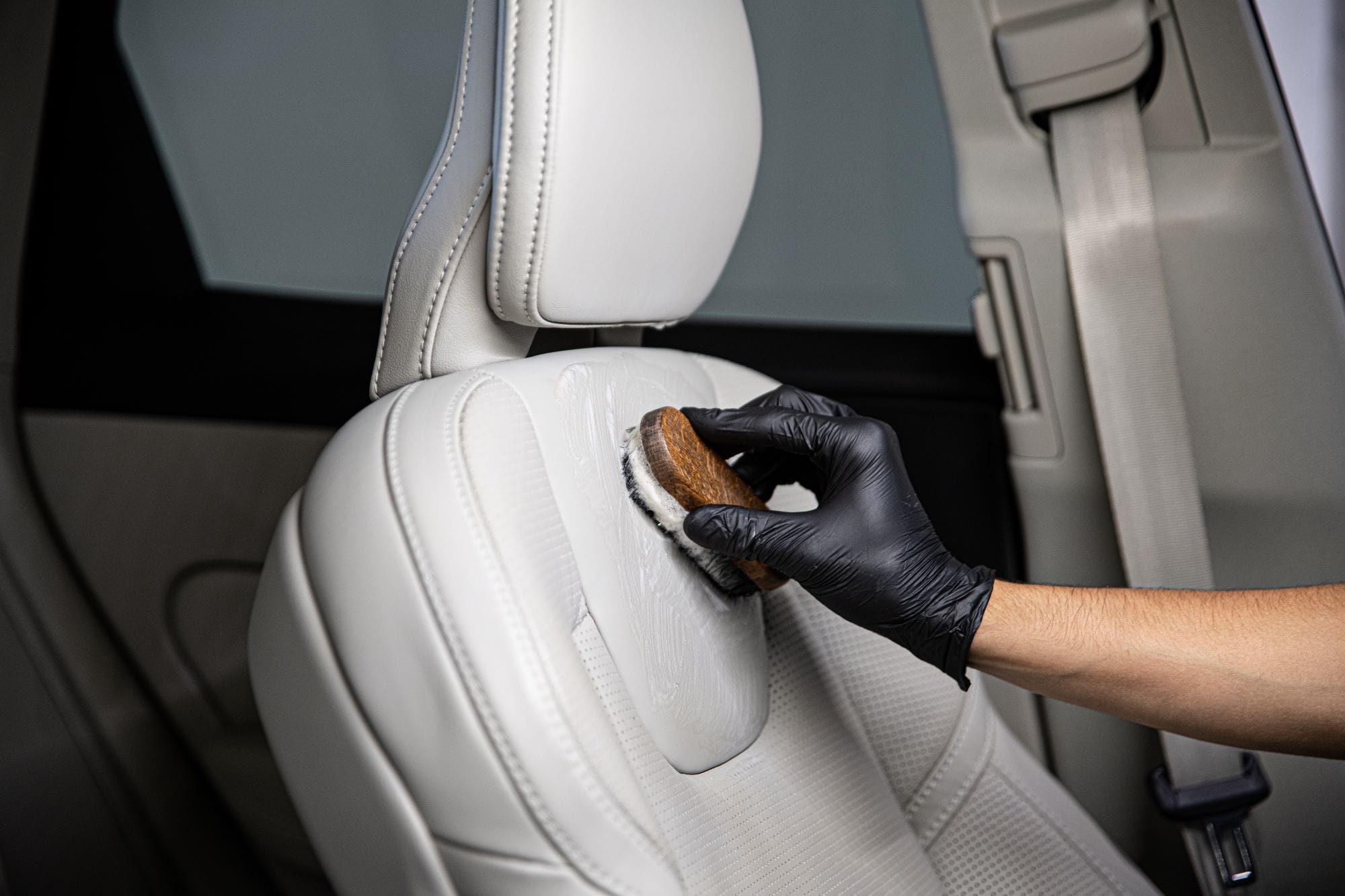 Cleaning Agent, Baking Soda, Excess Conditioner, protective coating, cleaning cloth, removing stains, tip top condition
