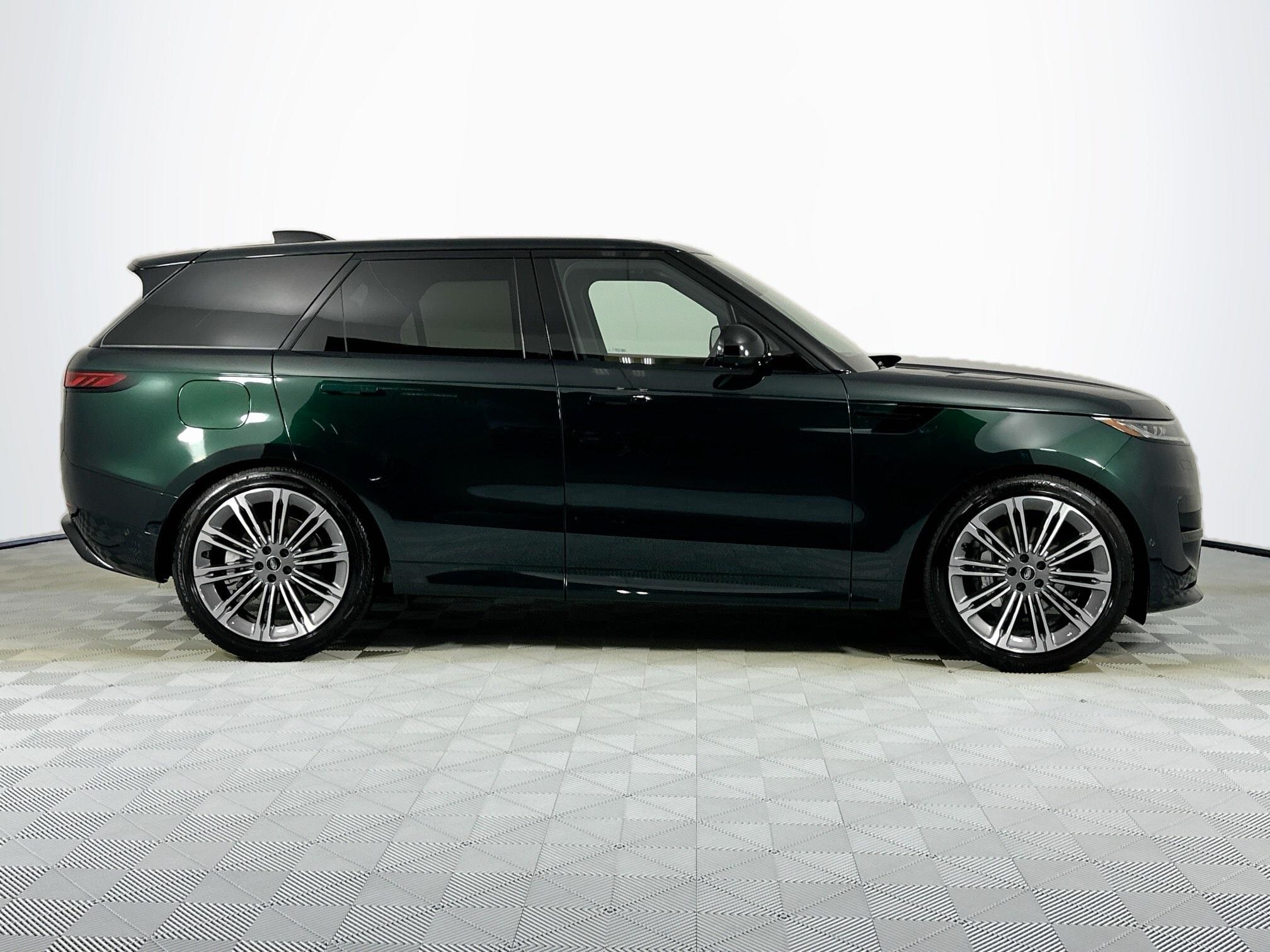2025 Land Rover Range Rover Sport SE photo 4