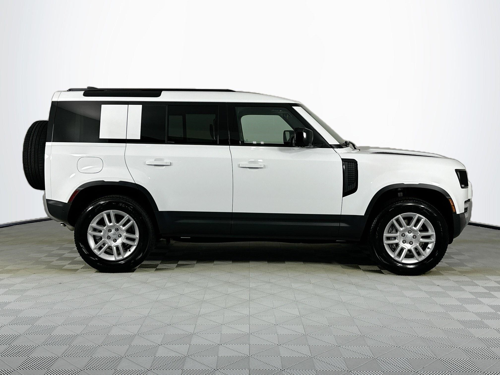 2025 Land Rover Defender 110 S photo 3