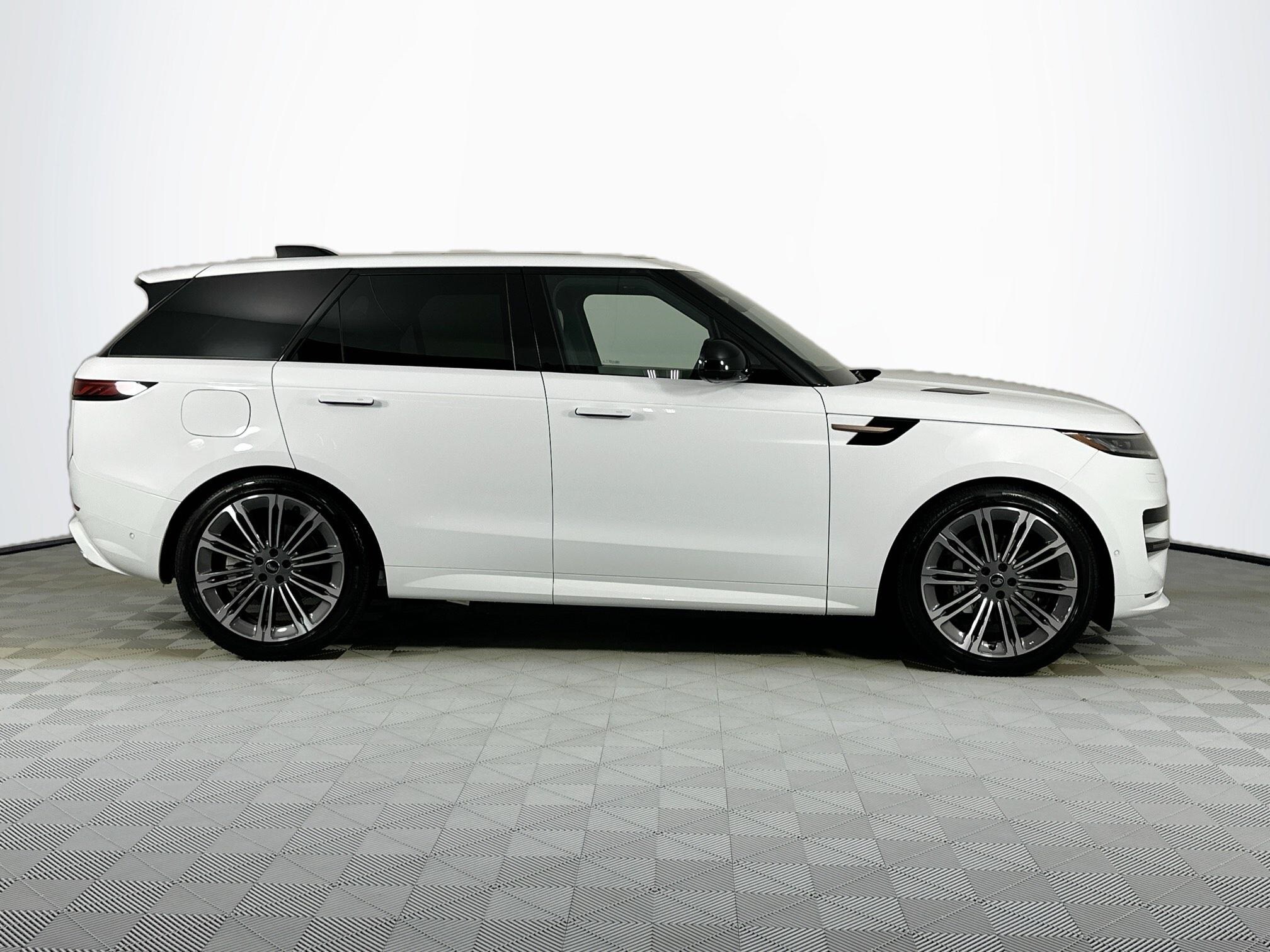 2025 Land Rover Range Rover Sport SE photo 4