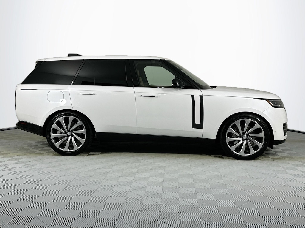 New 2025 Land Rover Range Rover SE SUV