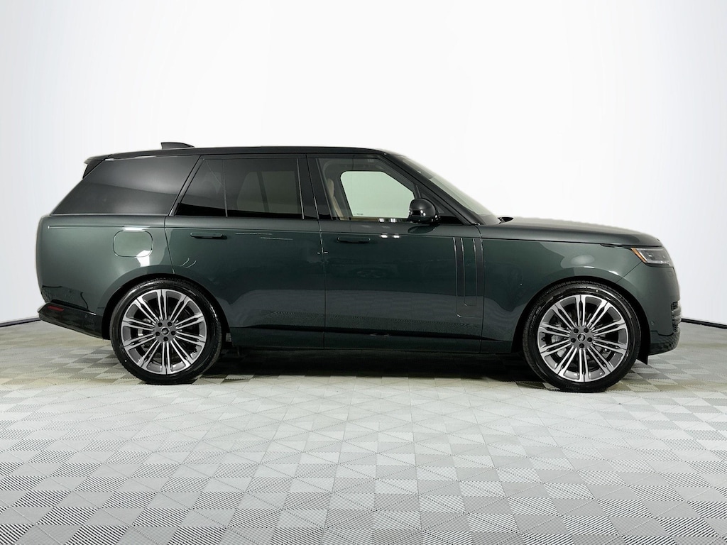 New 2025 Land Rover Range Rover SE SUV