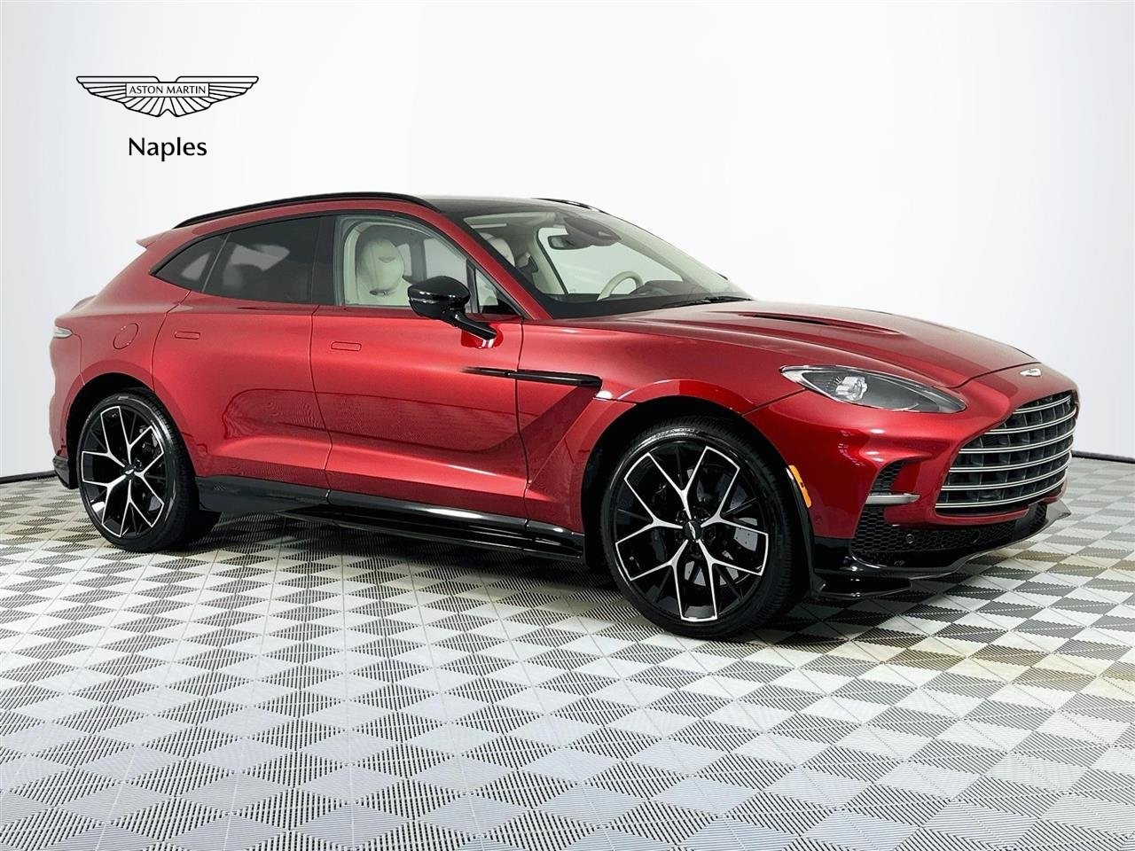 2025 Aston Martin DBX707