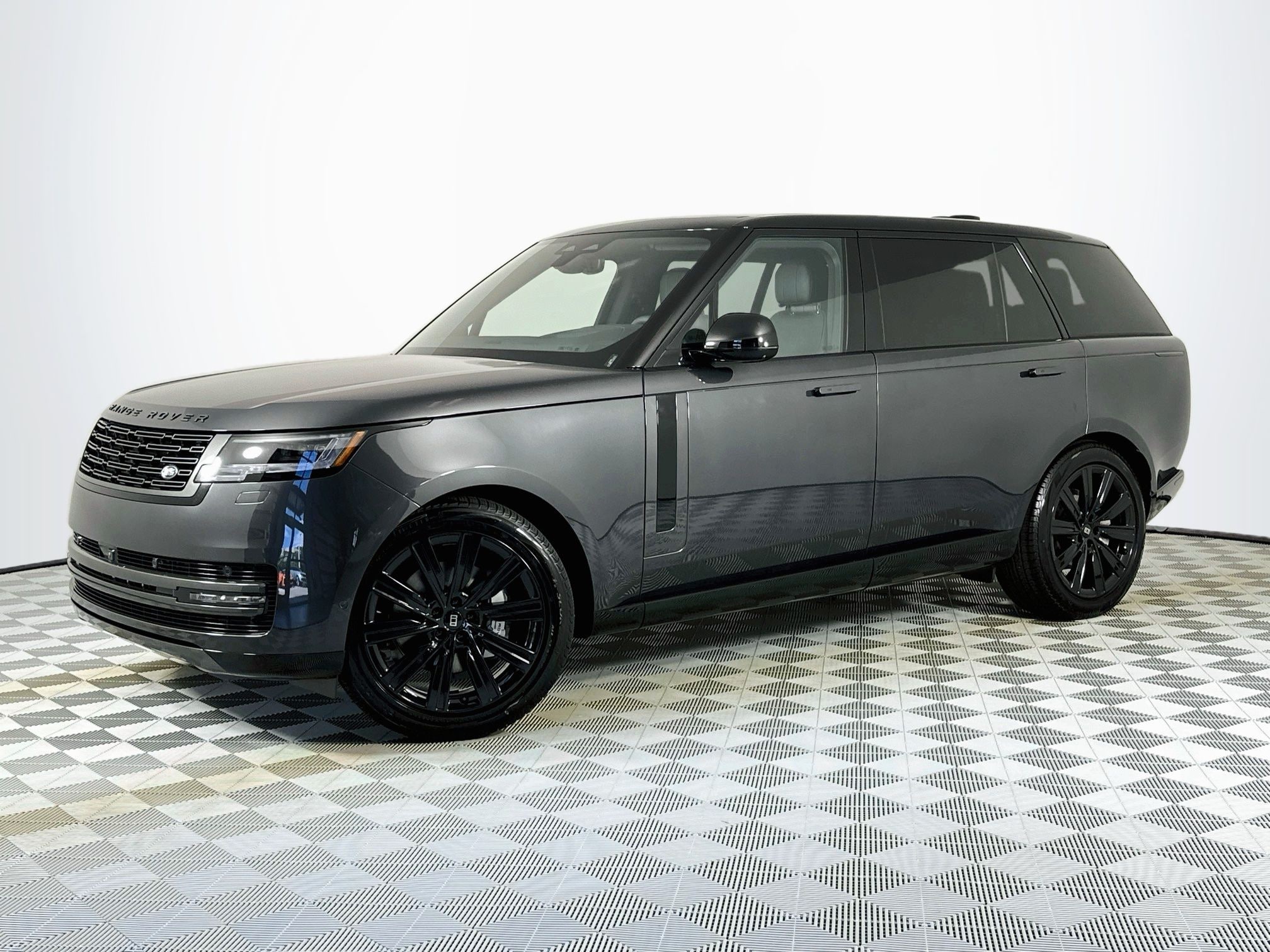 2027 Land Rover Range Rover SE LWB7 P400