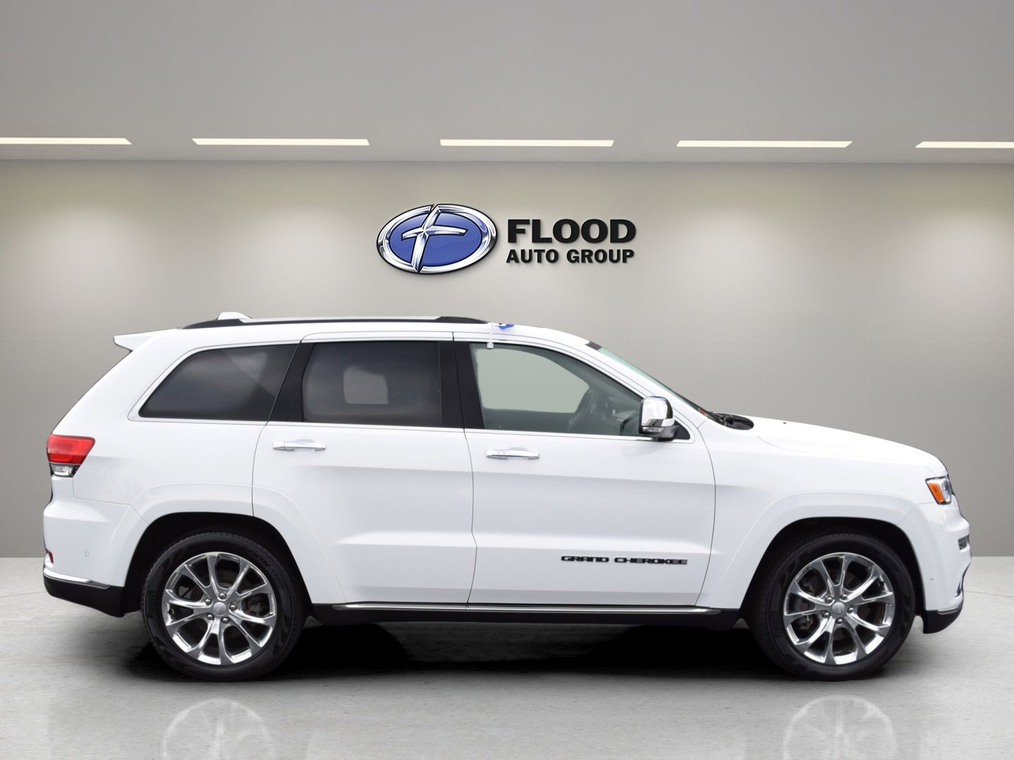 2020 Jeep Grand Cherokee Summit photo 3