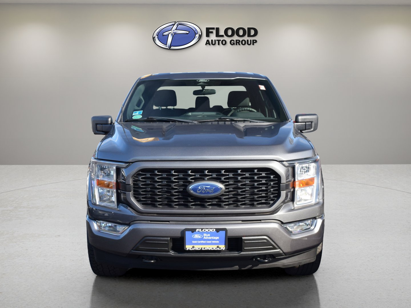 2022 Ford F-150 XL photo 2