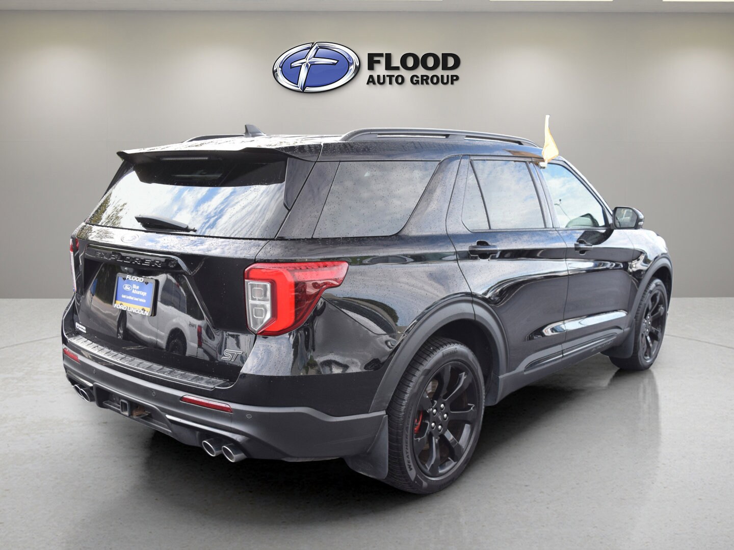 2022 Ford Explorer ST photo 2