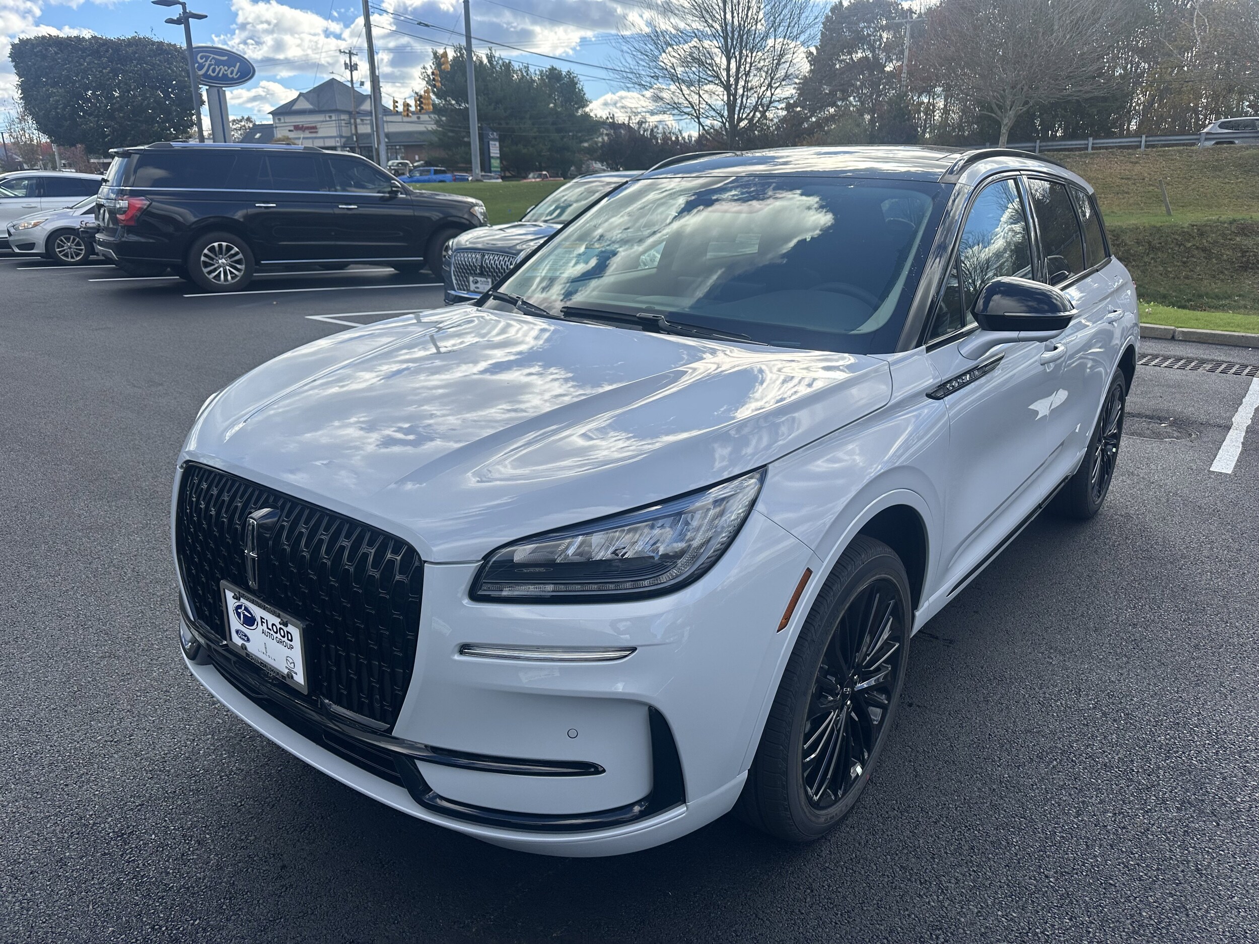 2026 Lincoln Corsair Premiere photo 3