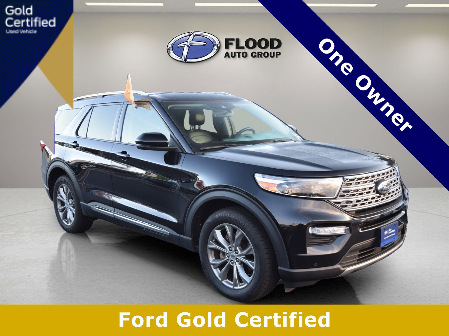 2023 Ford Explorer Limited's photo