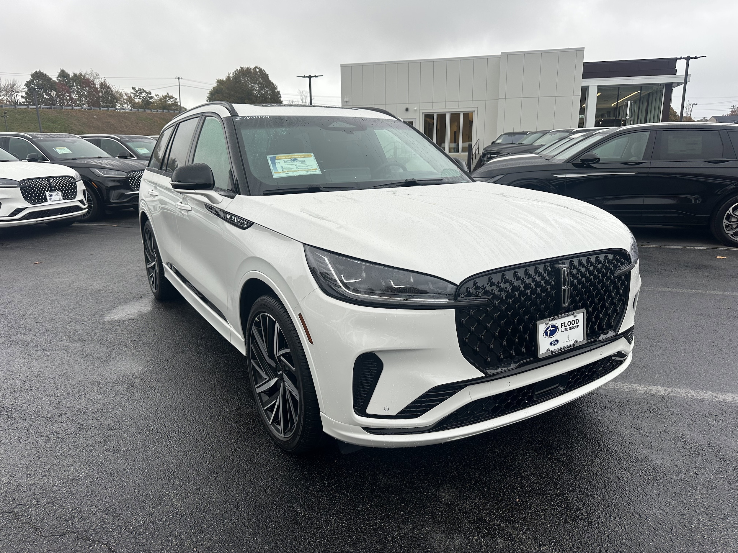 2025 Lincoln Aviator Black Label's photo