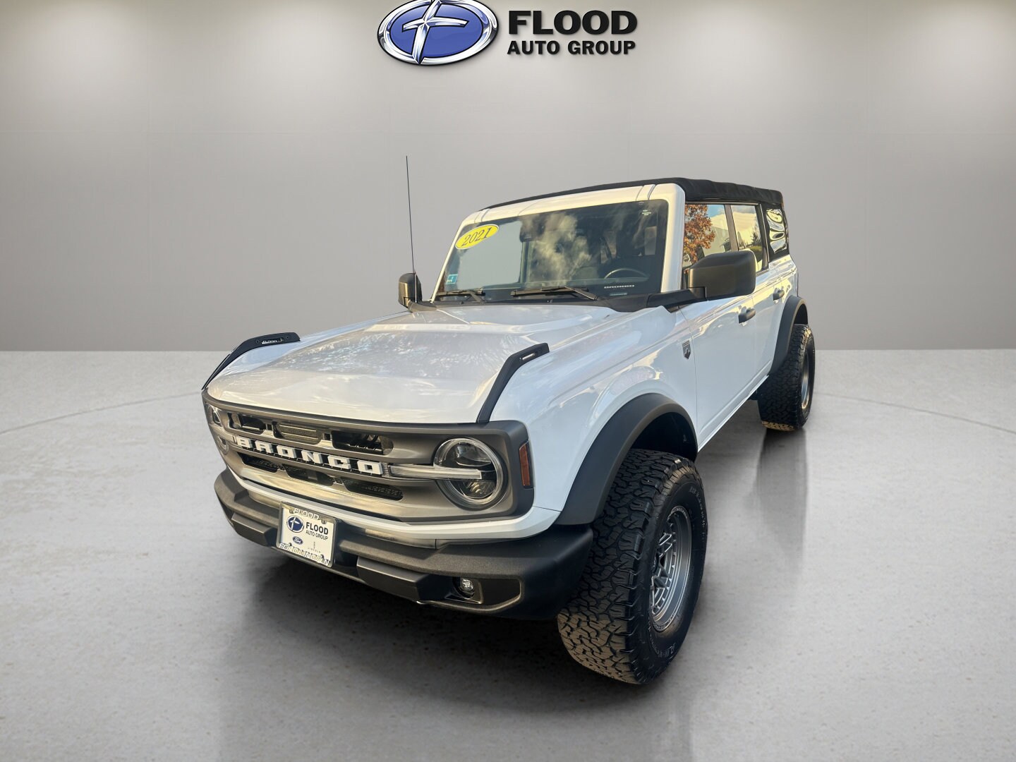 2021 Ford Bronco Base photo 3