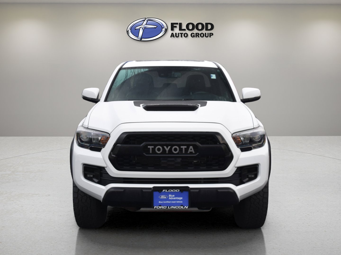 2019 Toyota Tacoma 4x4 TRD Pro photo 2