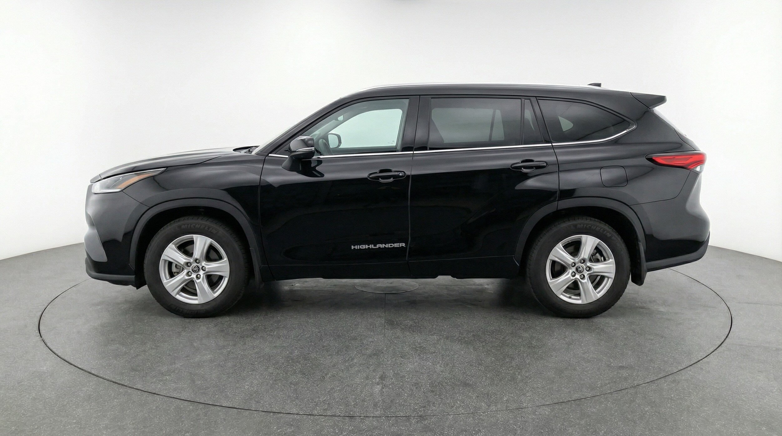 Thumbnail: 2025 Toyota Highlander - 4