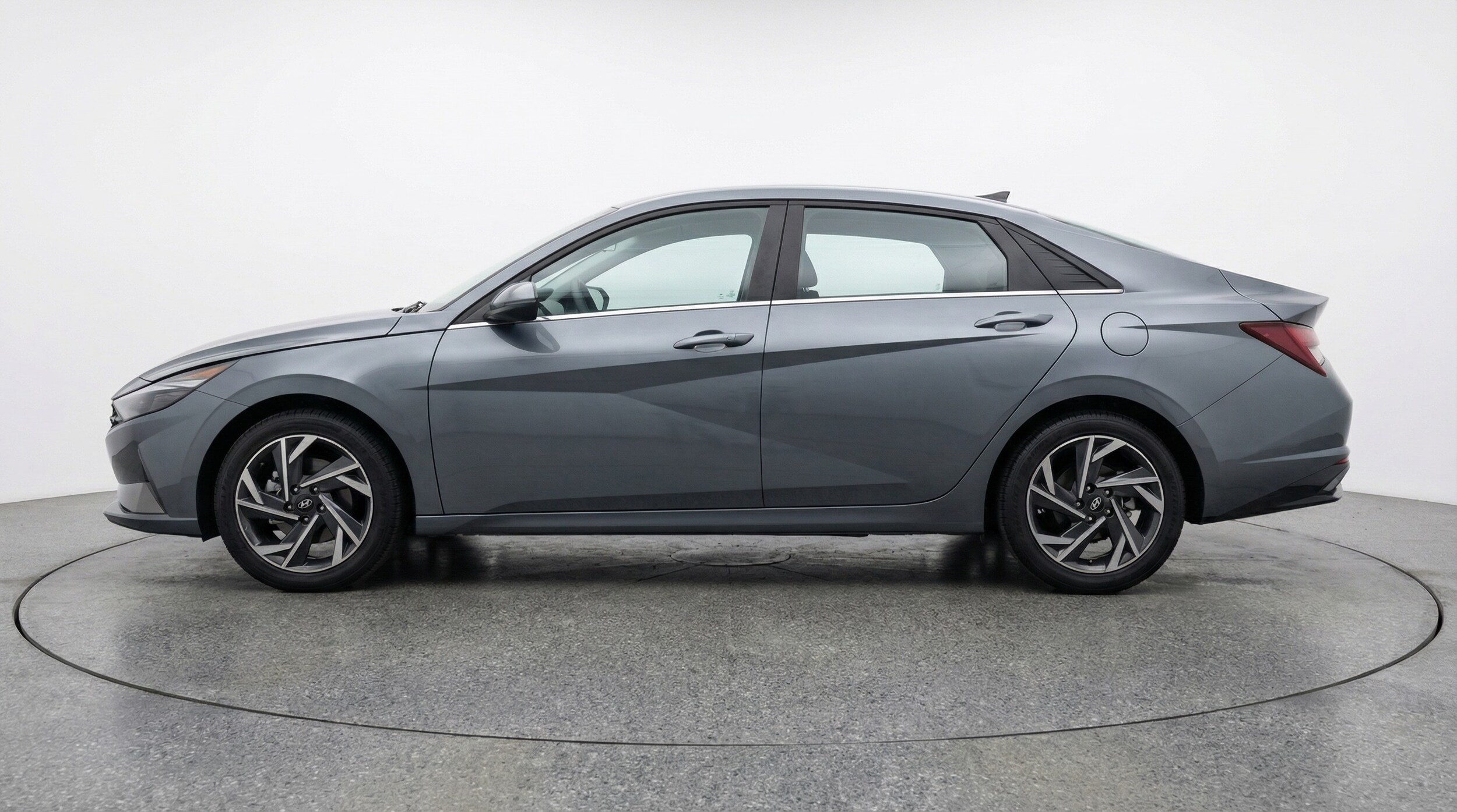 Thumbnail: 2025 Hyundai Elantra - 4
