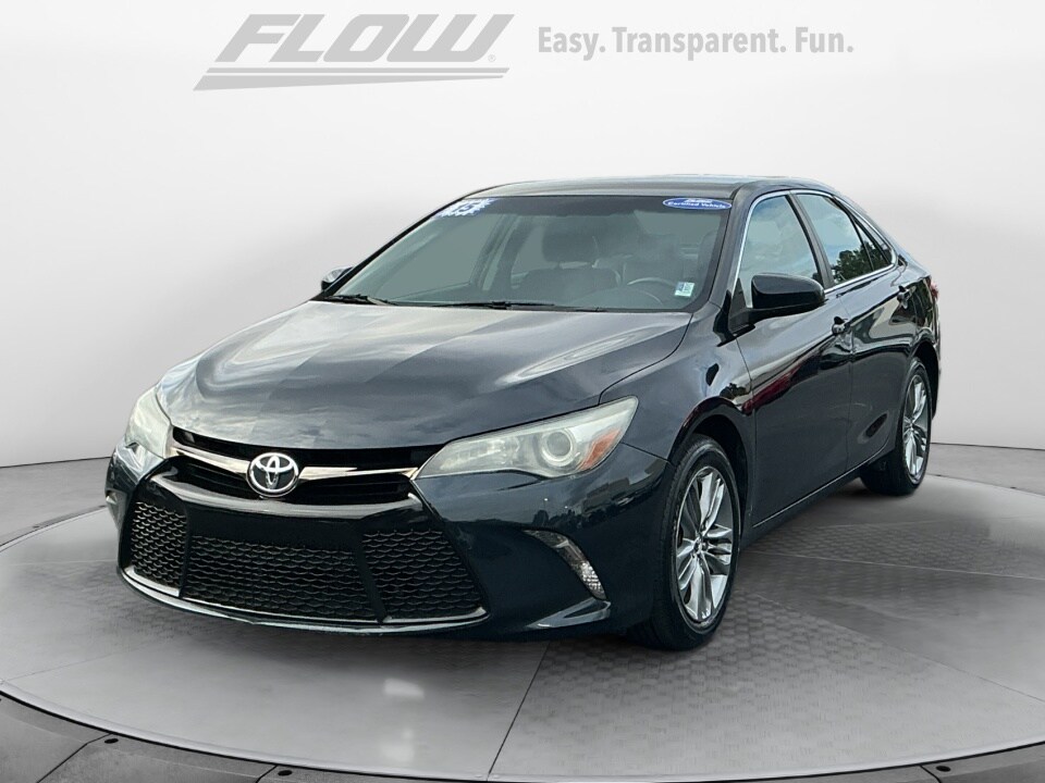 2015 Toyota Camry SE photo 3
