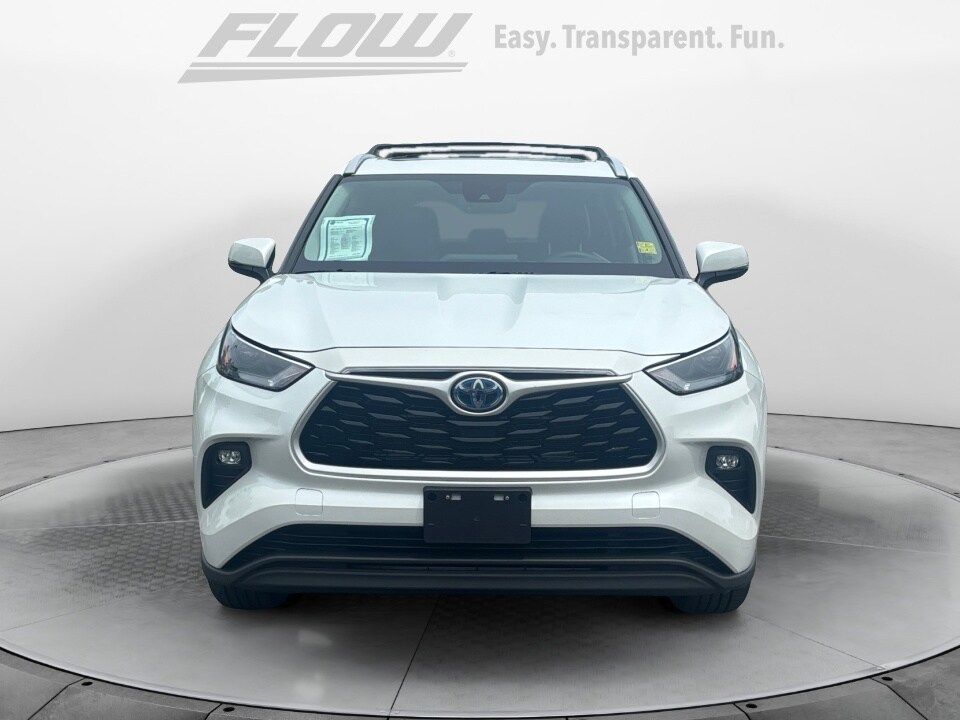 2022 Toyota Highlander Hybrid XLE photo 2