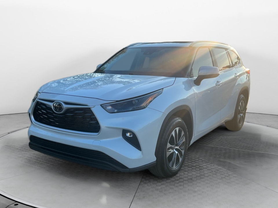 2023 Toyota Highlander XLE photo 3