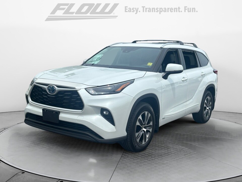 2022 Toyota Highlander Hybrid XLE photo 3