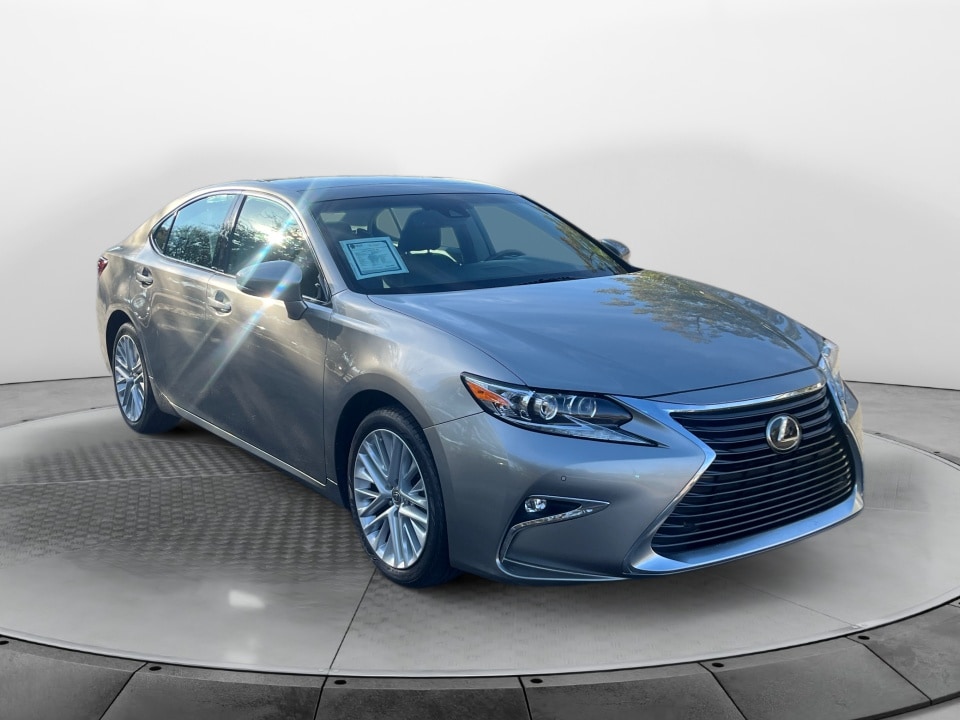 2016 Lexus ES 350's photo