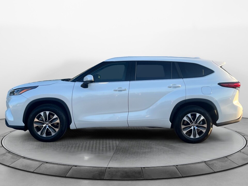 2023 Toyota Highlander XLE photo 4