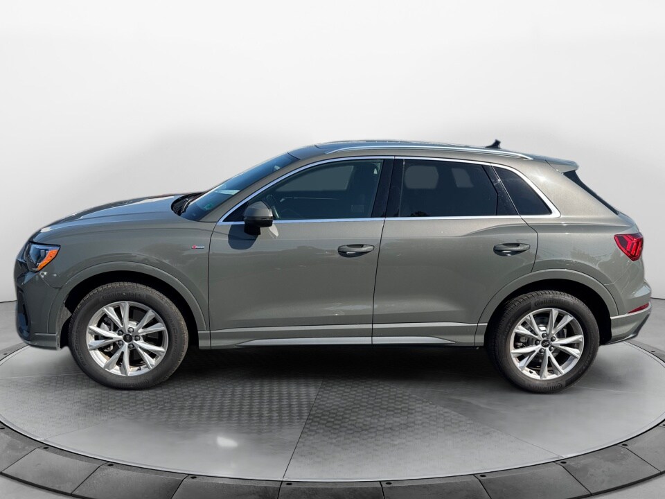 2022 Audi Q3 Premium 45 TFSI S line photo 4