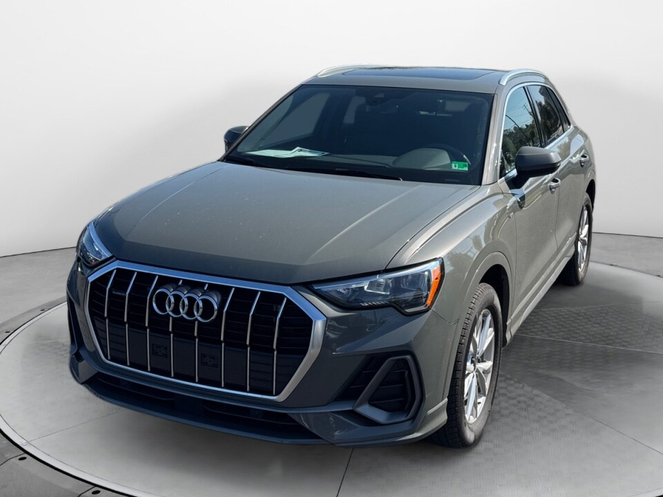 2022 Audi Q3 Premium 45 TFSI S line photo 2