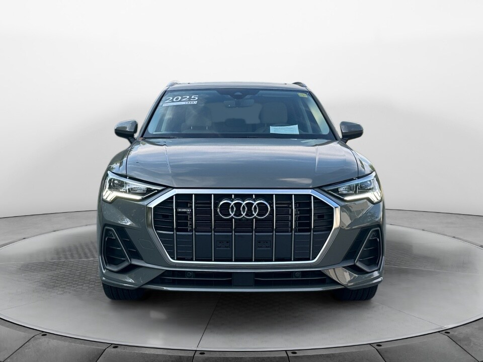 2025 Audi Q3 Premium 45 TFSI S line photo 2