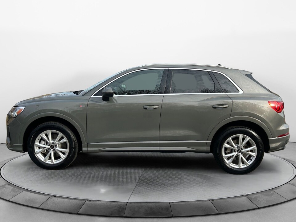 2025 Audi Q3 Premium 45 TFSI S line photo 4