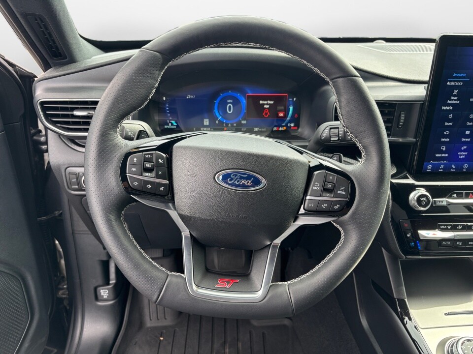 2024 Ford Explorer ST photo 2