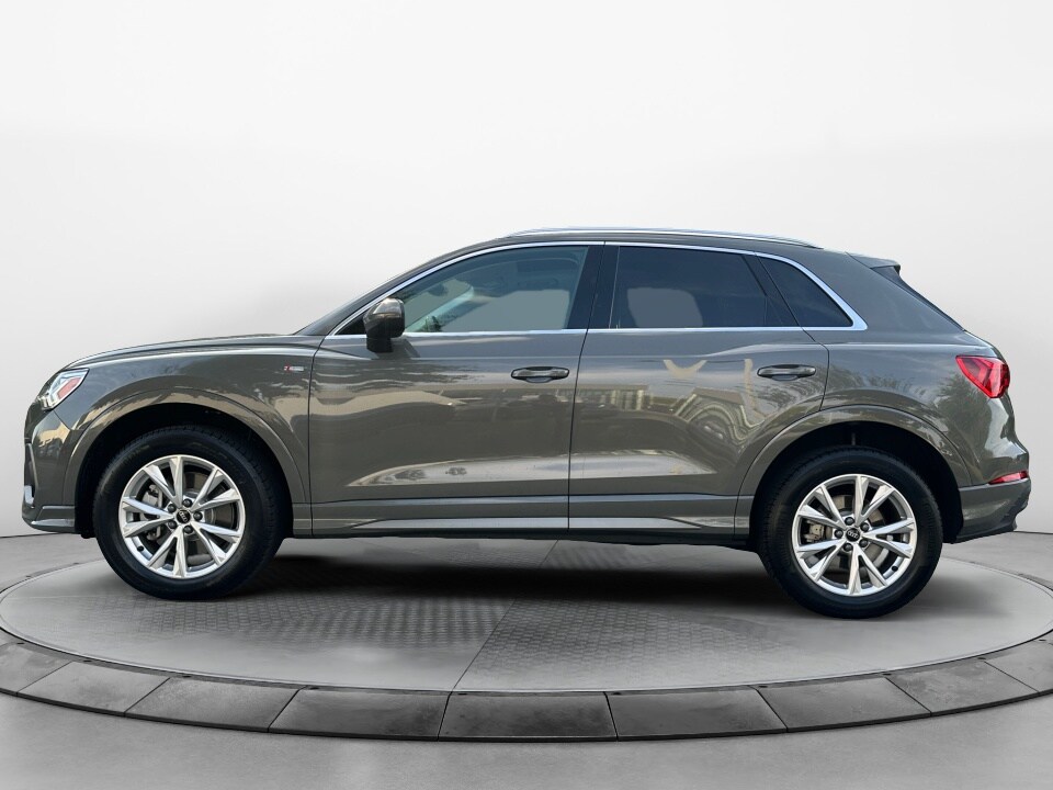 2025 Audi Q3 Premium 45 TFSI S line photo 4