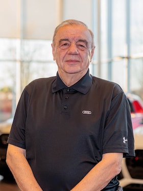 Staff member Dan Andreesou from dfddb6e50a72