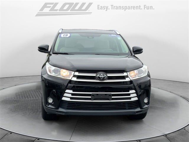 Used 2019 Toyota Highlander XLE with VIN 5TDJZRFH2KS590360 for sale in Winston-salem, NC