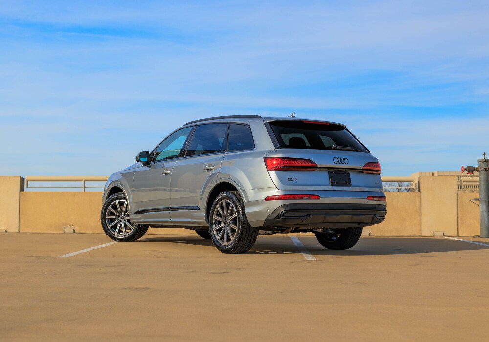 q7-audi-suv.png