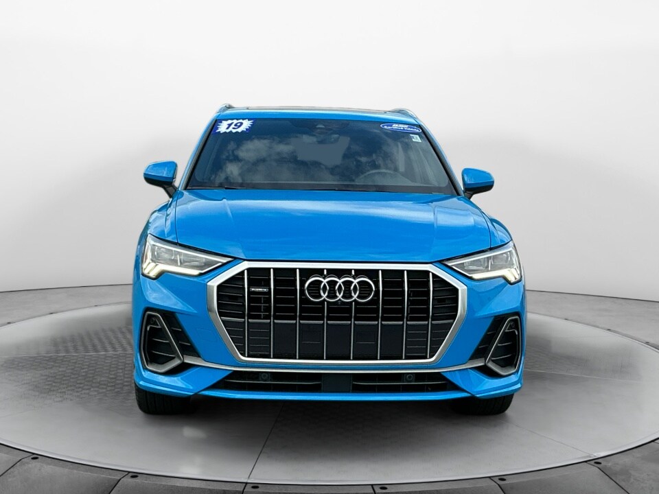 2019 Audi Q3 S line Premium photo 2
