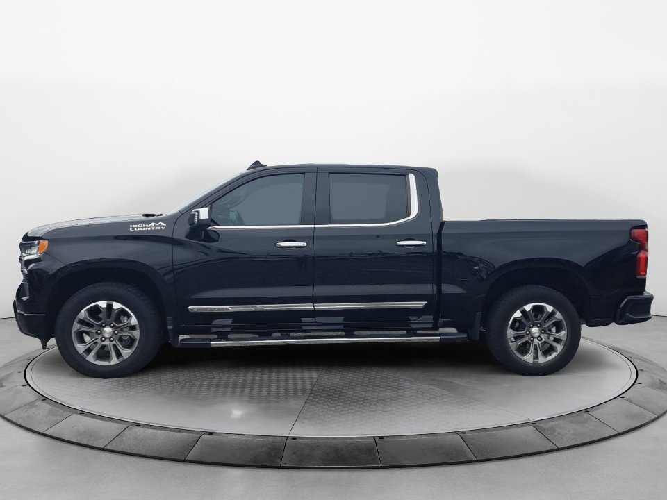 2023 Chevrolet Silverado 1500 High Country photo 3